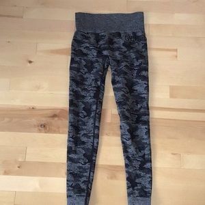Gym shark leggings
